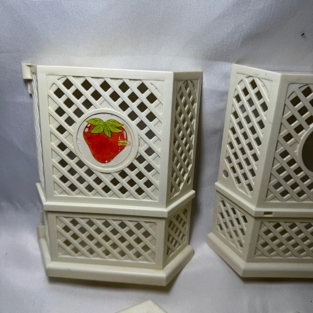 Vintage Kenner Strawberry Shortcake Garden Gazebo Berry Merry Worm‎ Parts Lot